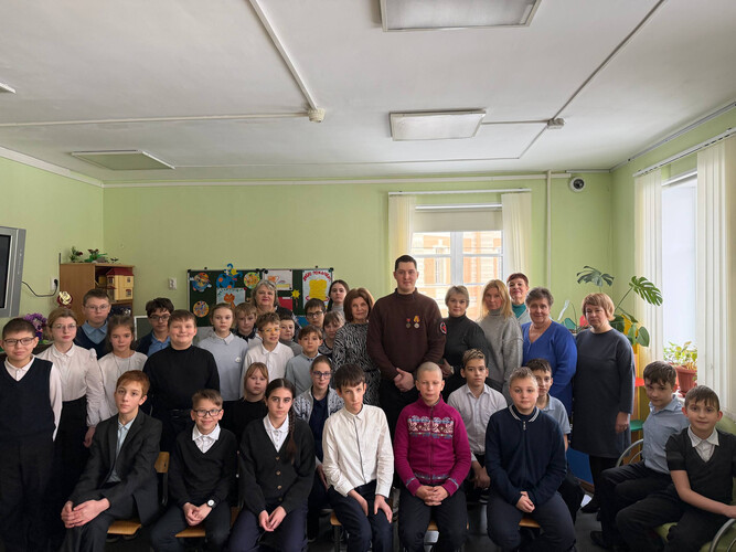 «Наш Лёня»: встреча с героем в ГБОУ школе №676